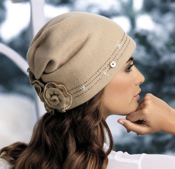 Женские головные уборы