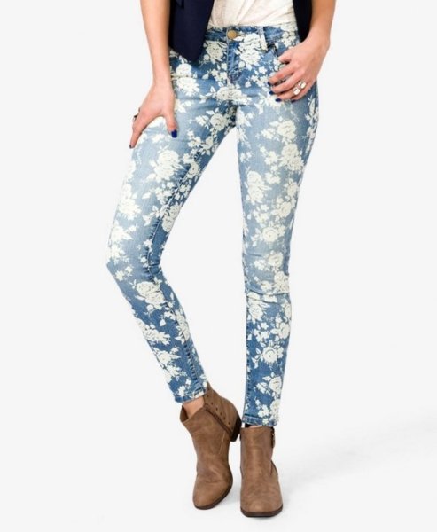 Джинсы с цветочным принтом