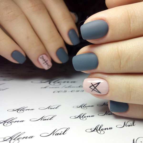 Весенний маникюр однотонный розовый