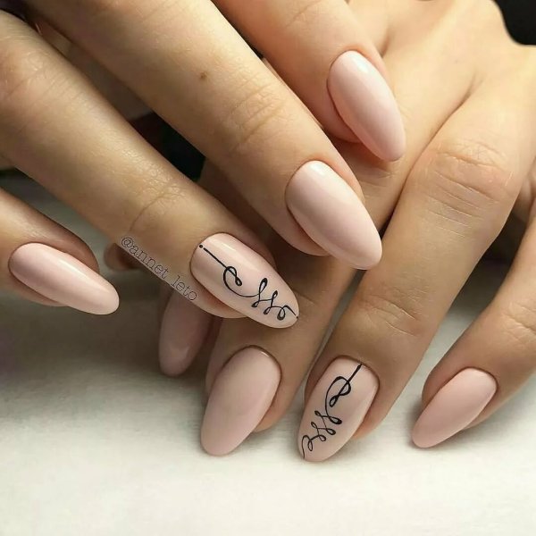 Однотонный маникюр