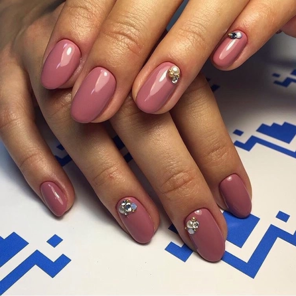 Красивый розовый маникюр