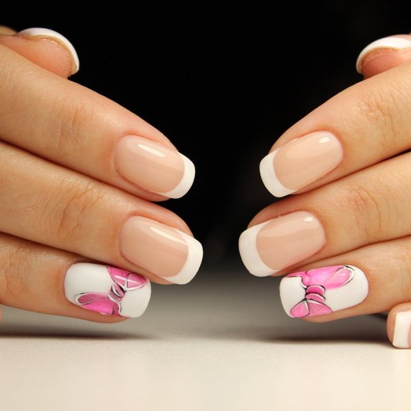 Маникюр французский с рисунком