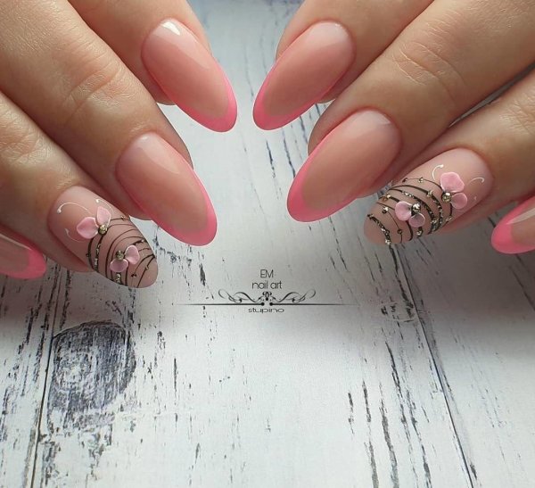 Маникюр с бабочками