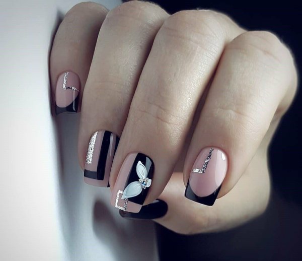 Маникюр на овальные ногти с рисунком