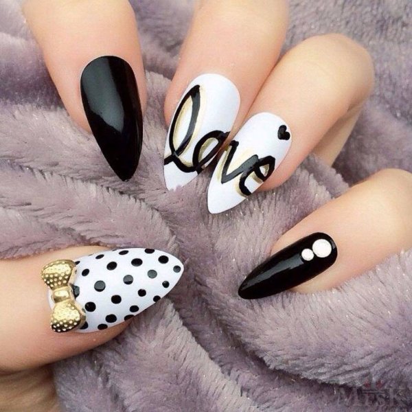 Маникюр в черно белом стиле