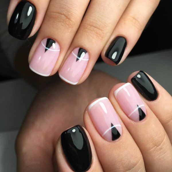 Маникюр с символами