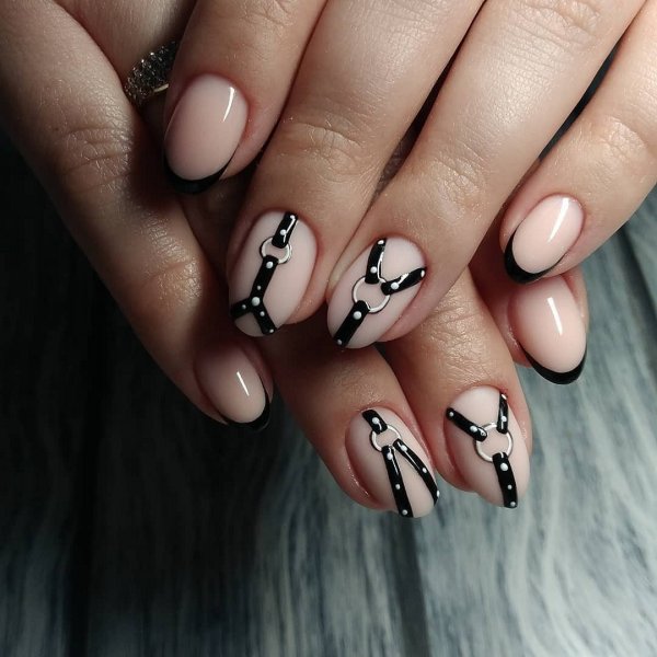 Черно белый маникюр