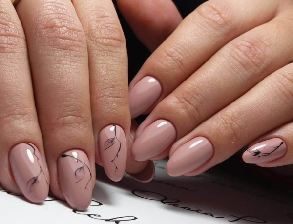 Нюдовый маникюр 2022 миндаль лето