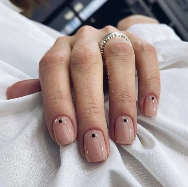 Нюдовый лак 2021