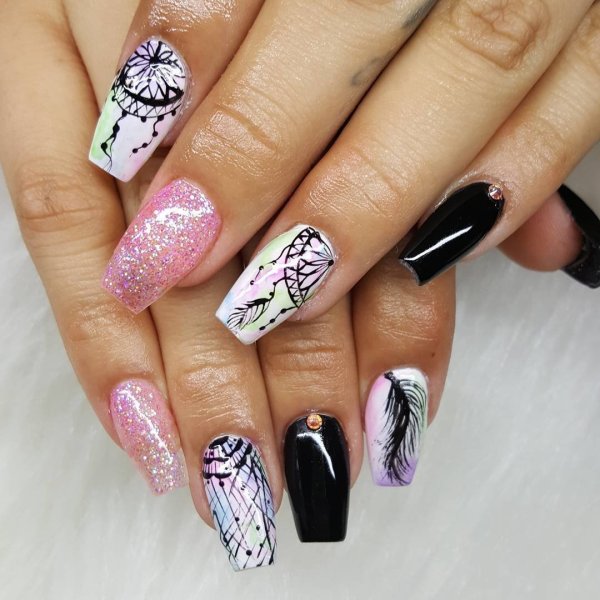 Маникюр Ловец снов на ногтях