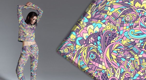 Ткань с ярким принтом