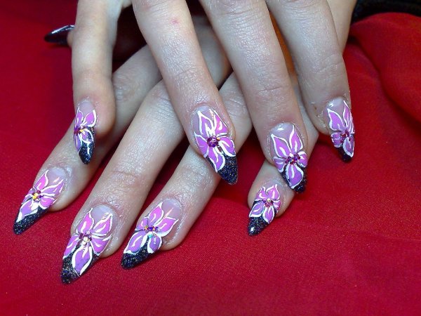 Красивая коррекция ногтей