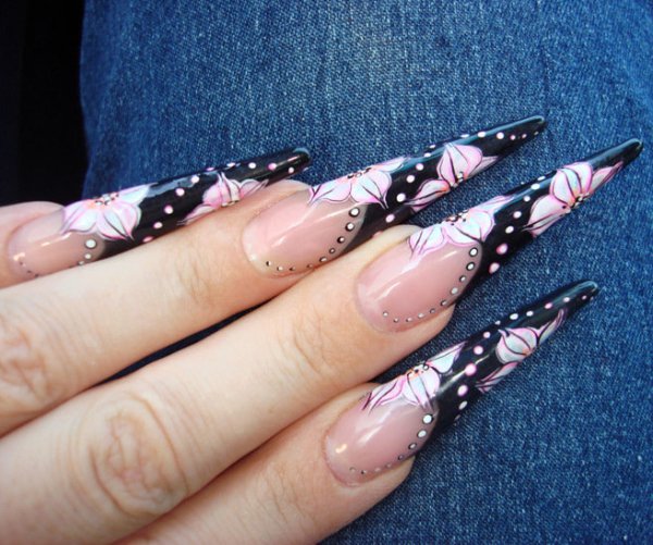 Нарощенные ногти длинные острые