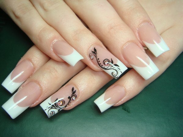 Нарощенные ногти френч с рисунком