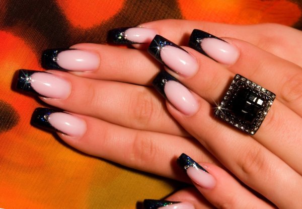 Чёрный френч на ногтях