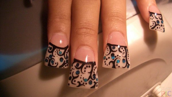 Квадратные ногти с узорами