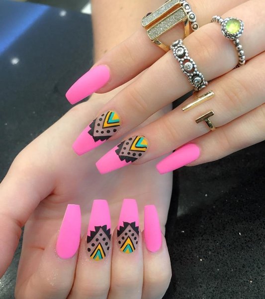 Красивые яркие ногти