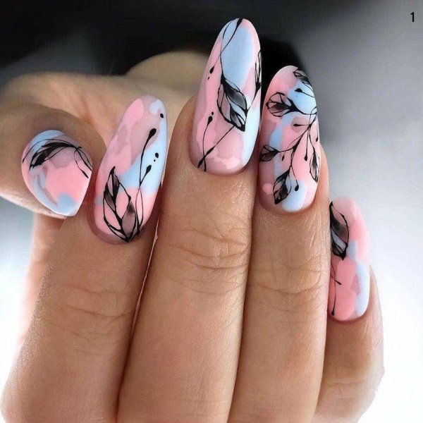 Яркие цветы на ногтях