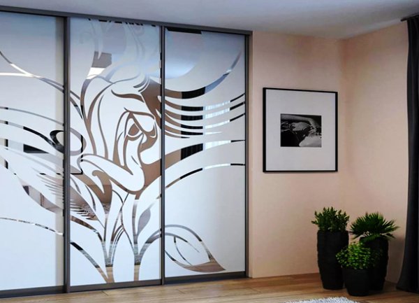 Шкаф купе с пескоструйным рисунком