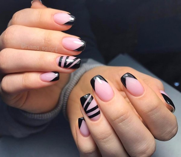 Чёрный френч на ногтях