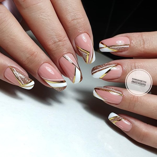 Голубой френч на ногтях