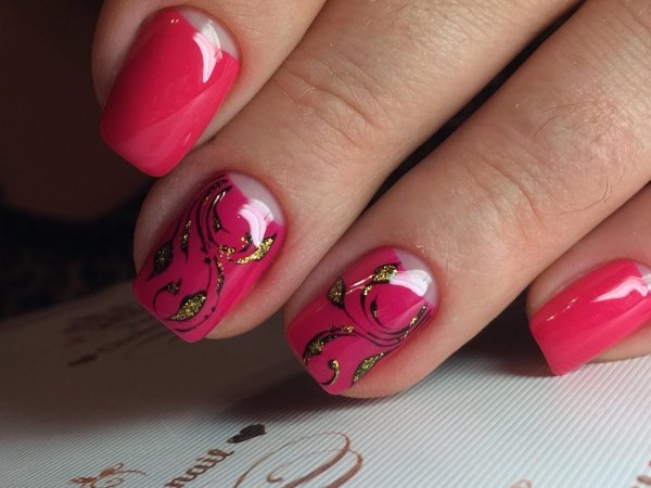 Ногти красные с узором короткие ногти
