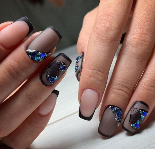 Ногти с бабочками