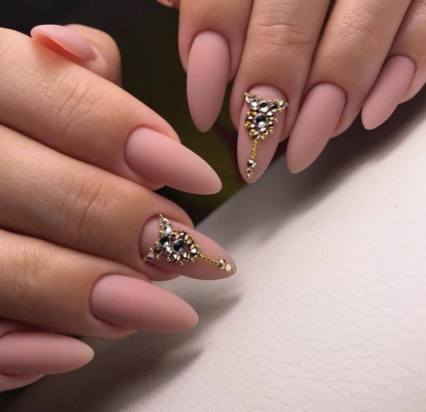 Ногти со стразами