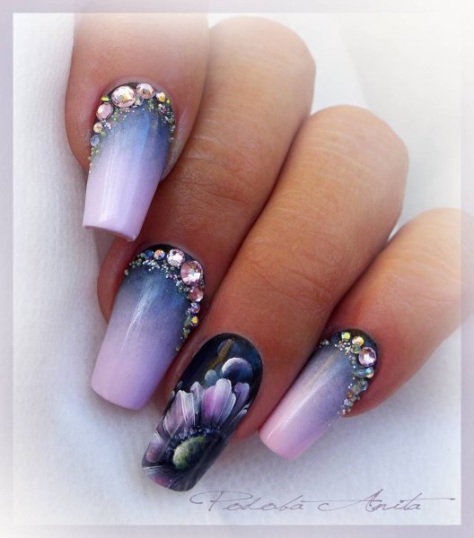 Маникюр со стразами и бл