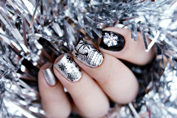 Оригинальный новогодний маникюр