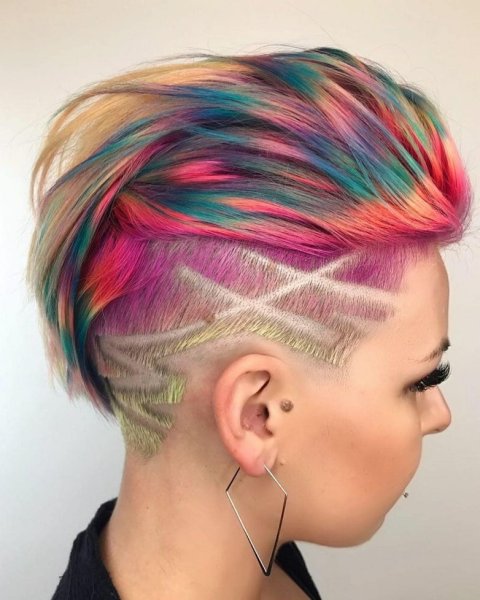 Прически с бритым затылком