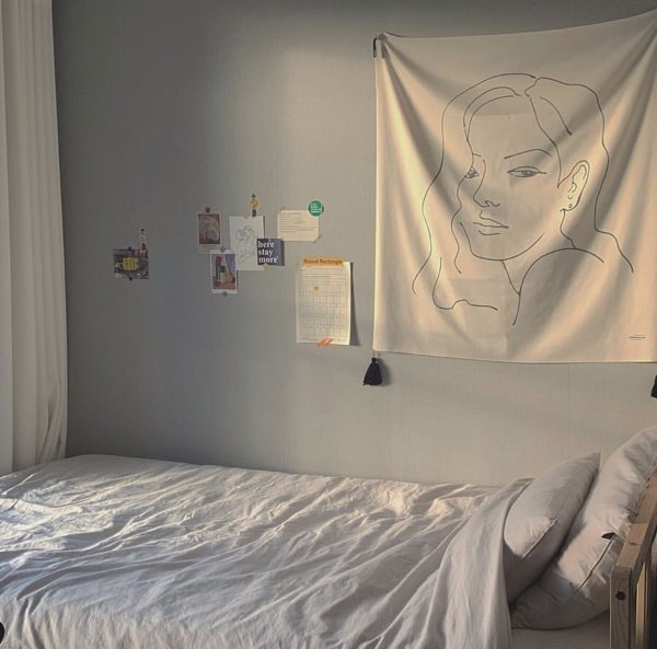 Эстетичная стена в комнате