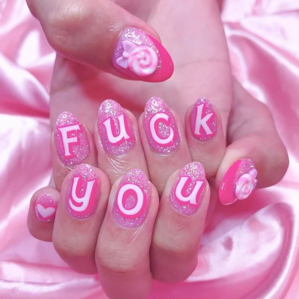 Розовый маникюр подростку