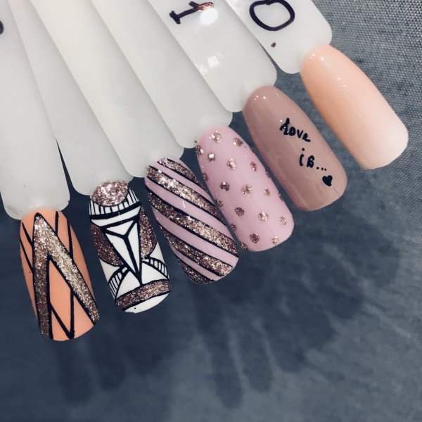 Дизайнногтнй на типспх