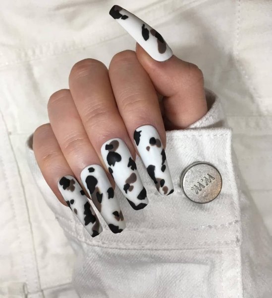 Ногти в стиле коровы