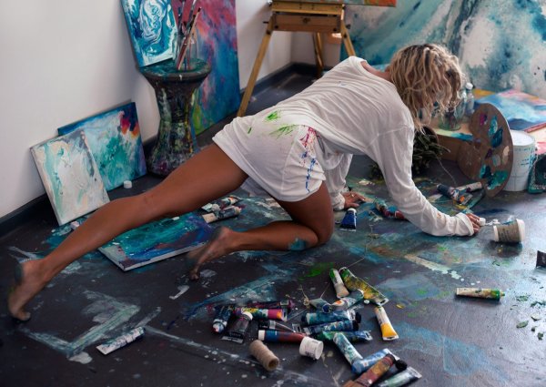 Фотосессия с мольбертом и красками