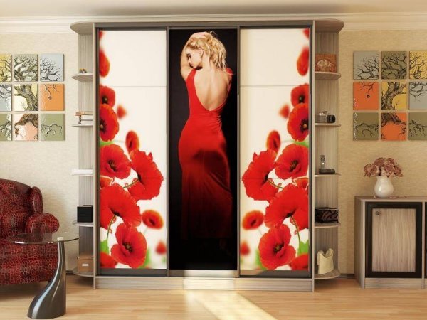 Шкаф купе с красными цветами