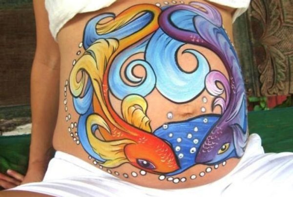 Тату на животе беременной