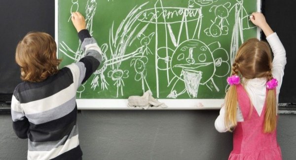 Педагог рисования